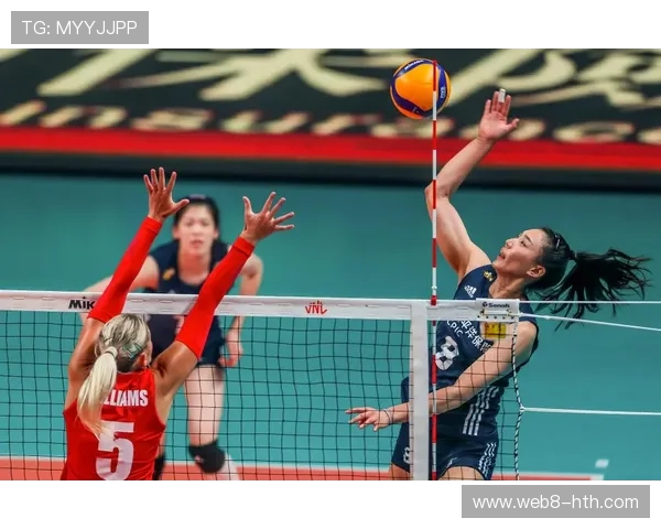 辽宁队王舒瑶决赛一局下半右外场安打扳平比分