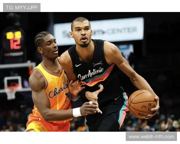 马刺不敌黄蜂跌至西部第三,文班亚马16分难救主